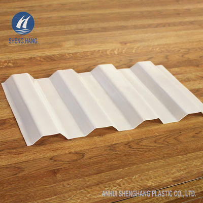 Farbiges transparentes gewölbtes Polycarbonat, das Verdrängung des Blatt-Co überdacht